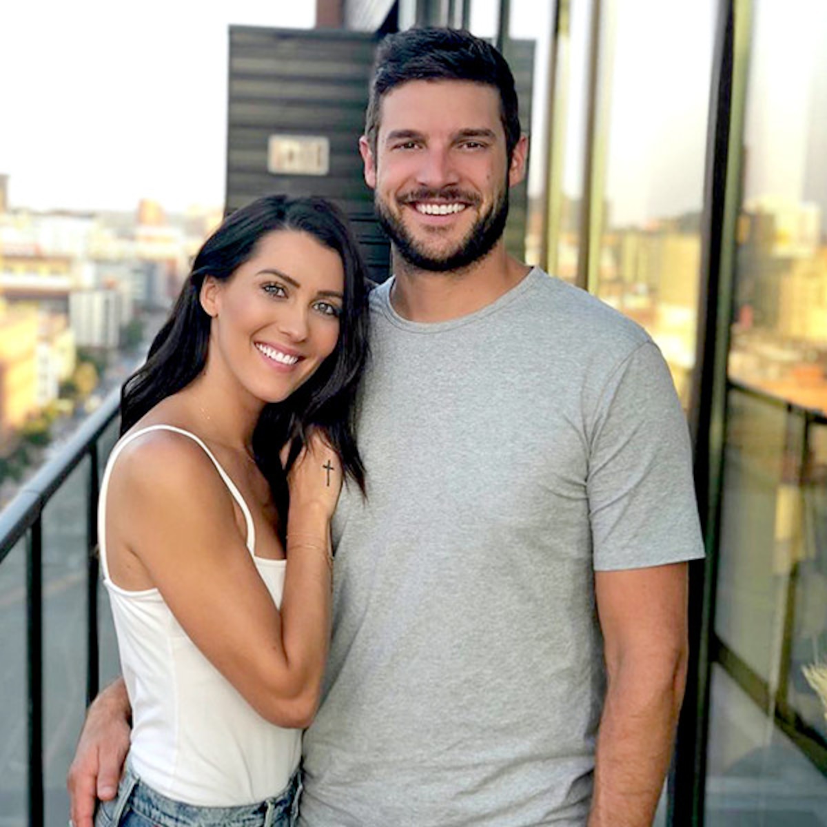 The Bachelorette S Becca Takes Garrett Home To Minnesota E News